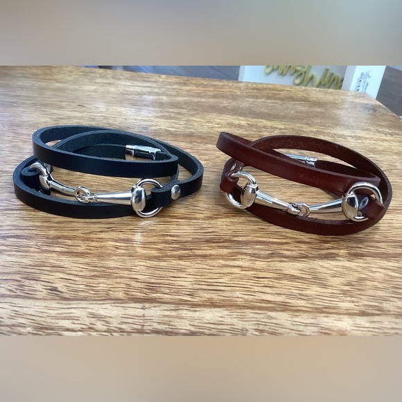 🌸Silver Tone Leather Horse Bit Bracelet Black or Brown - Picture 3 of 6